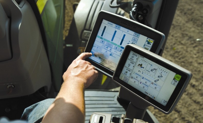 Deere, GROWMARK Collaborate On Real-Time Field Data