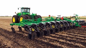 Deere Announces Soucy Track Distribution Alliance