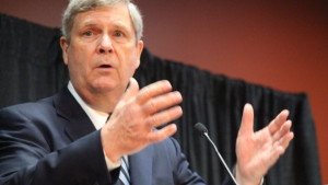 Secretary Vilsack Highlights Innovative Conservation Efforts During Midwest Farm Visit