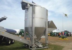 Low Profile Vertical Blender | Adams Fertilizer Equipment 