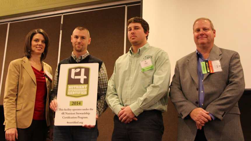 Farmers, Retailers Attend 4R Certification 4U Workshop
