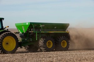 DN345 Drawn Spreader | John Deere