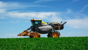 Hagie Introduces 2016 DTS10 Self-Propelled Sprayer
