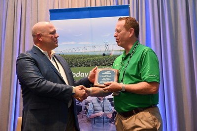 Jim Glynn of Winfield United (right) receives the AgGateway in Action North America Region award from Brent Kemp, AgGateway President and CEO.
