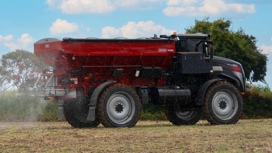 11 Fertilizer Spreaders Designed With Flexibility in Mind