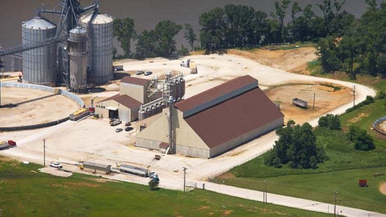 Imperial Valley Terminal in Havana, IL, a grain terminal along the Illinois River. GROWMARK, Inc. announced it has acquired full ownership of the facility, previously jointly owned with CHS.